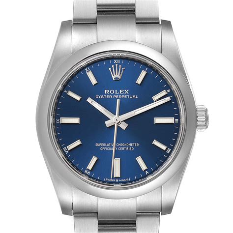 Rolex Oyster Perpetual 124200 .